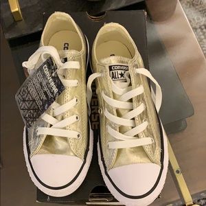 NIB Kids Converse size 1 (Gold)